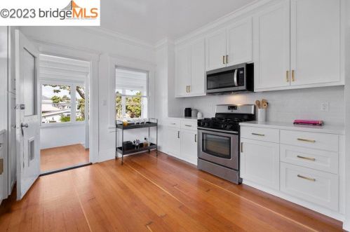 418 45 St, Oakland CA 94609-2135 exterior