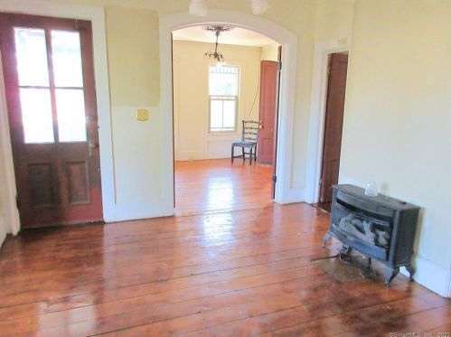 13 Manwaring St, United States Coast Guard Ac CT  06320-5619 exterior