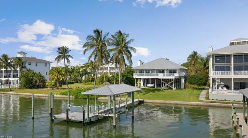 948 San Carlos Dr, Fort Myers Beach, FL 33931-2226