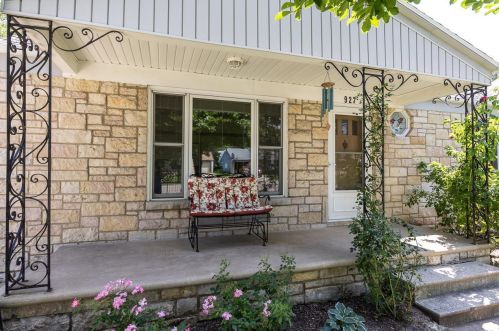 927 Meacham St, Green Bay, WI 54304-2308