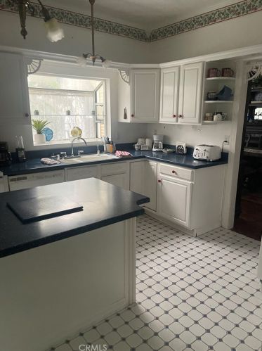 102 Lugonia Ave, Redlands CA  92374-4702 exterior