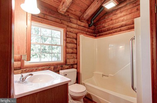 190 Royal Manor Rd, Easton PA  18042-8702 exterior