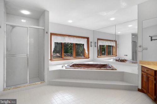 1 Madison Ct, Southampton NJ  08088-9046 exterior