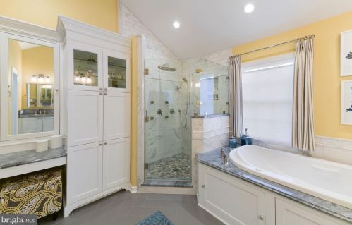 1802 Pimmit Dr, Falls Church VA  22043-1114 exterior