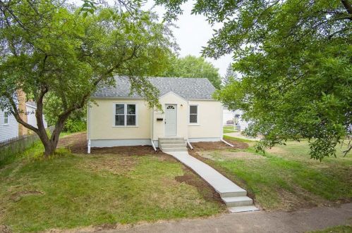 3511 3rd Ave, Hibbing MN  55746-2711 exterior