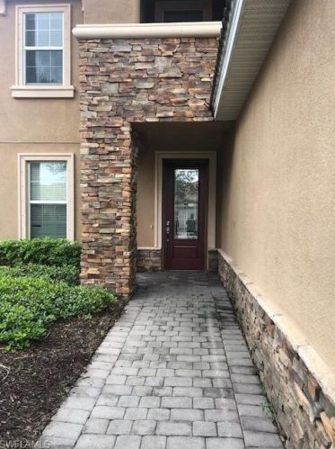 1470 Serrano Cir, Naples, FL 34105-4951