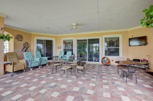 160 Saratoga Ave, Fort Pierce FL  34953-5974 exterior