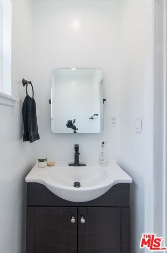 1710 Piru St, Compton CA  90222-1609 exterior