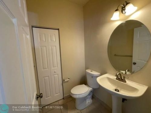2893 Greenleaf Cir, Boynton Beach FL  33426-8661 exterior