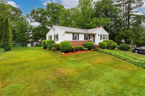 76 Crane St, Avon, MA 02322-1717