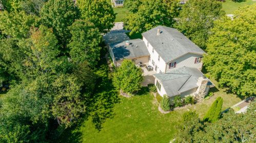 16135 Maple Ridge Rd, Waukesha, WI 53151-6639