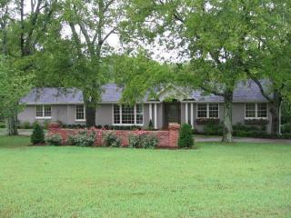 701 Meade Dr, Nashville, TN 37205-3129