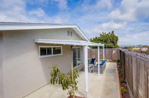 3707 Balboa Dr, Oceanside CA  92056-3947 exterior