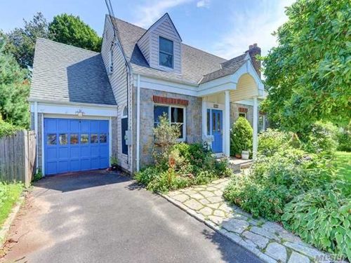 132 Henry St, Westbury, NY 11590-3109