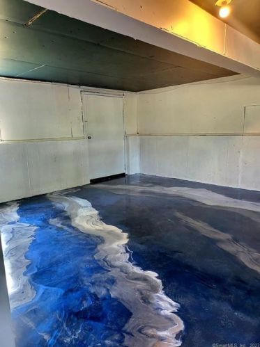 13 Clinton Hill Rd, Waterbury CT  06716-1010 exterior