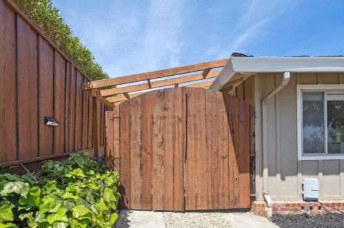 1276 Encina Dr, Millbrae CA 94030-2839 exterior