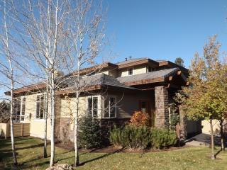 61933 Broken Top Dr, Bend OR  97702-1085 exterior