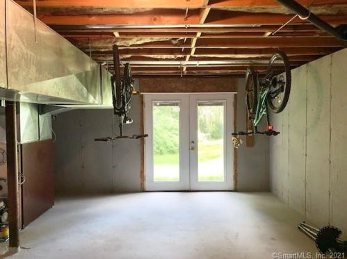 8 Cypress Rd, Uncasville CT  06382-1420 exterior