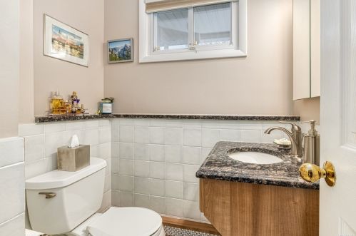 2638 Hewlett Ln, North Bellmore NY  11710-4415 exterior