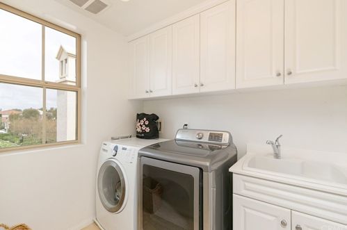 121 Blaze, Irvine CA  92618-1507 exterior