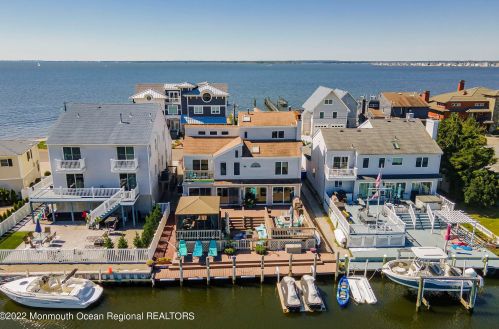 40 Rochester Dr, Bricktown, NJ 08723-7525