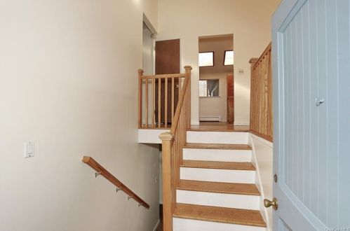 8 Astri Ct, Airmont NY  10901-3801 exterior