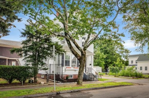 2 St, Peabody MA 01960-6121 exterior