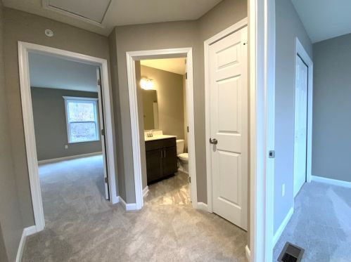 2404 Canterbury Dr, Imperial PA  15126-9179 exterior