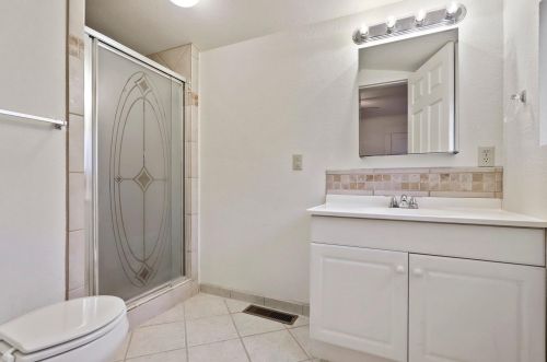 426 Lockeford St, Lodi CA 95240-2335 exterior