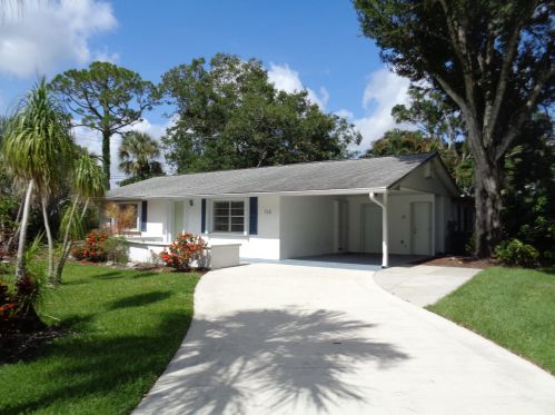 715 40th Ave, Vero Beach, FL 32968-1145