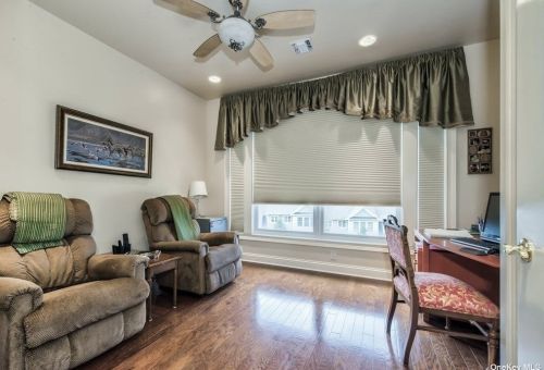 131 Roosevelt Way, Westbury NY  11590-6668 exterior