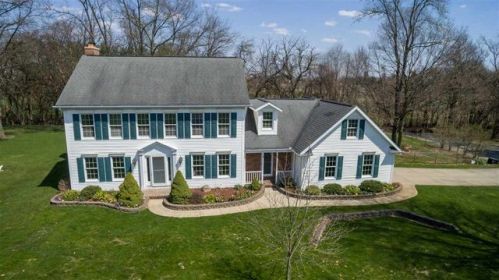 52888 Farmingdale Dr, Granger, IN 46530-7423