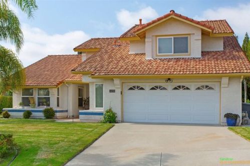 2674 Magellan Ln, Vista, CA 92081-8711