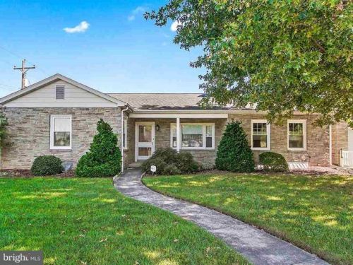 23 Lee St, Hanover, PA 17331-1923