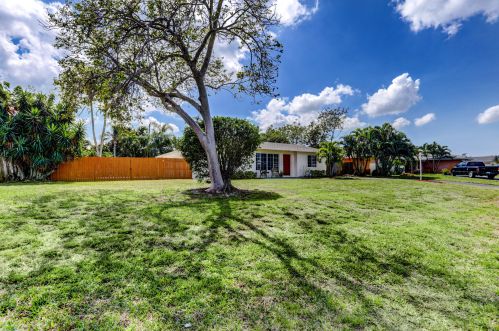1802 Antigua Rd, West Palm Beach, FL 33406-6777