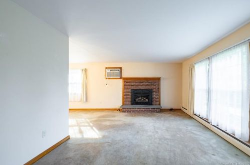 16 Marney Dr, Waterbury, CT 06762-2023