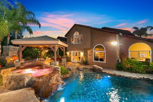 25 Riverview Dr, Trabuco Canyon, CA 92679-1412