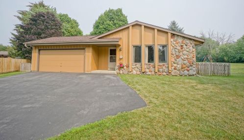 116 Conrad Ct, Mukwonago, WI 53149-1705