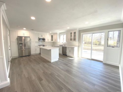 8 Jewel Dr, Holtsville NY  11742-1020 exterior