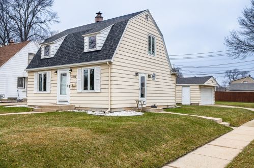8604 Montana Ave, Milwaukee, WI 53227-3441