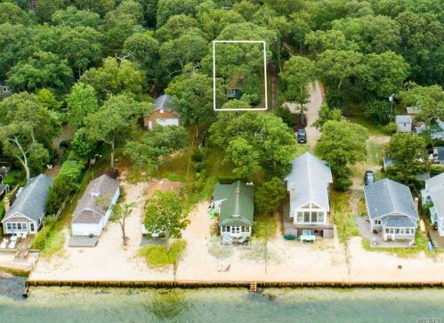 173 Noyac Ave, Pine Neck, NY 11963-1630