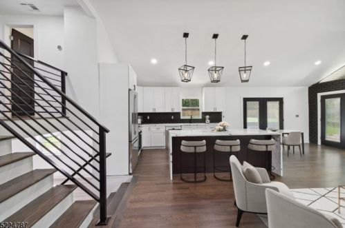 65 Old Stirling Rd, Warren NJ 07059-5810 exterior