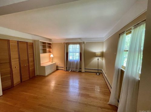 15 Jean Way, Somers Town NY  10589-2605 exterior