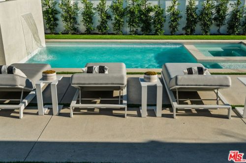 12600 Emelita St, North Hollywood CA  91607-1017 exterior