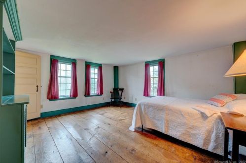 35 Smith St, Middletown CT  06457-1740 exterior