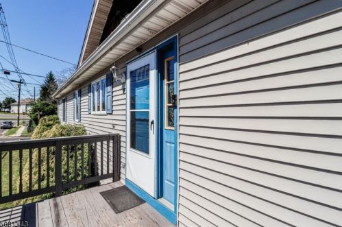 8 3rd Ave, Manville, NJ 08835-1312