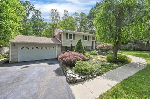 564 Riley Rd, Newburgh, NY 12553-7230