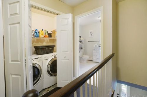 20 Narragansett Trl, Sandy Hook CT 06482-1147 exterior