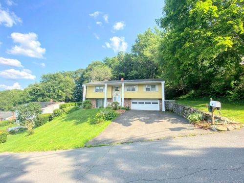 165 Juniper Ridge Dr, Waterbury CT  06708-1934 exterior