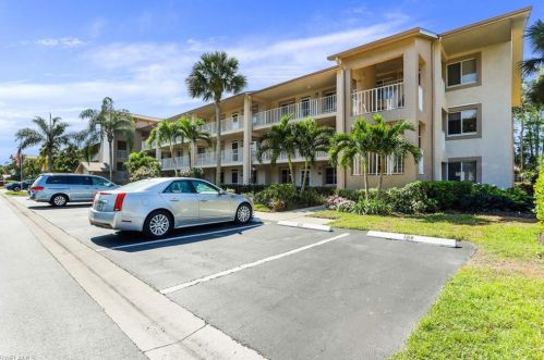 7320 Glenmoor Ln, Naples FL  34104-6748 exterior